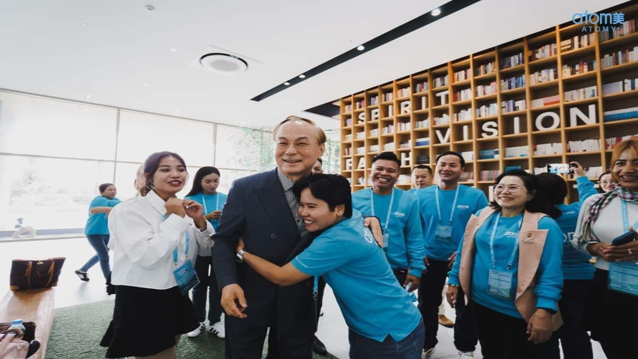 ប្រធាន និងសមាជិកសកល